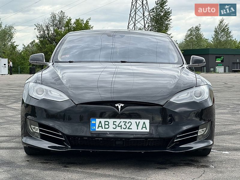 Лифтбек Tesla Model S 2016 в Киеве