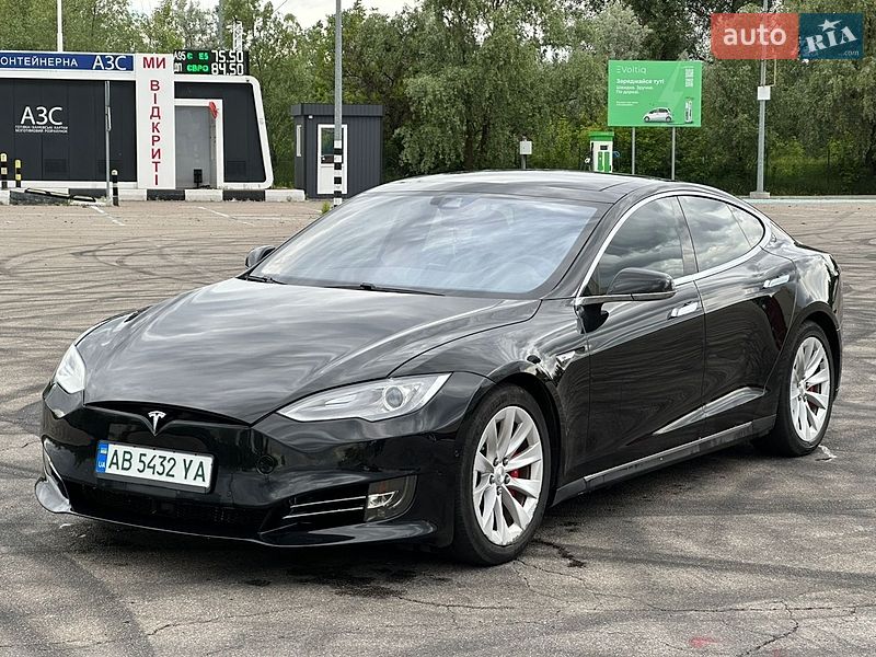 Лифтбек Tesla Model S 2016 в Киеве