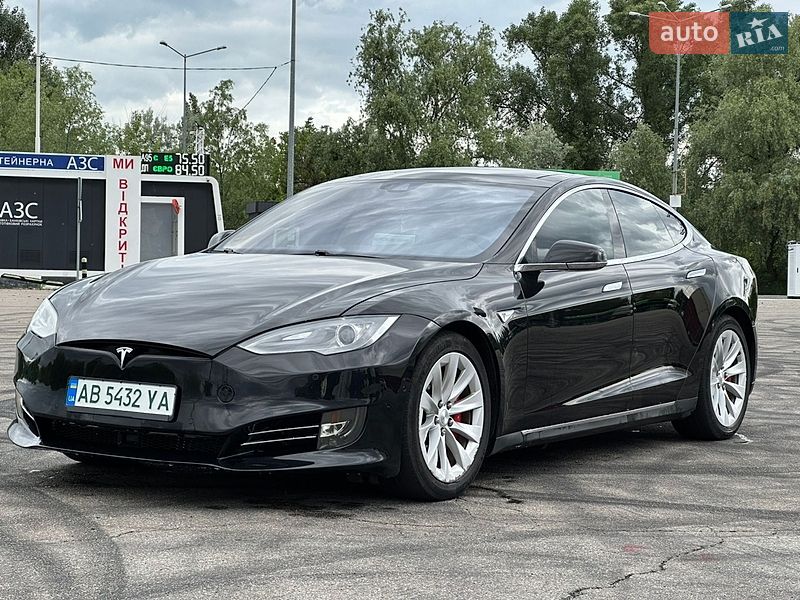Лифтбек Tesla Model S 2016 в Киеве