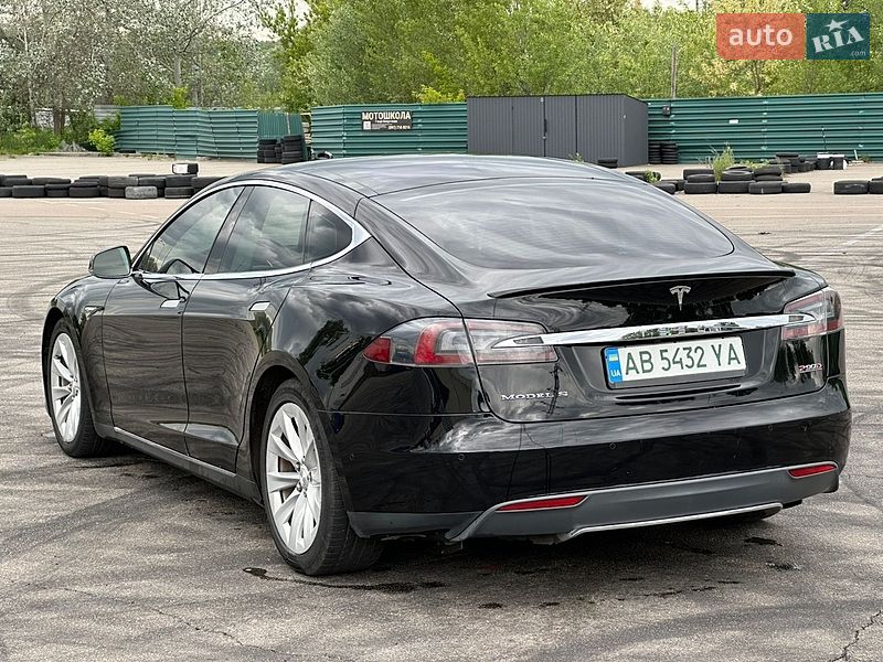 Лифтбек Tesla Model S 2016 в Киеве