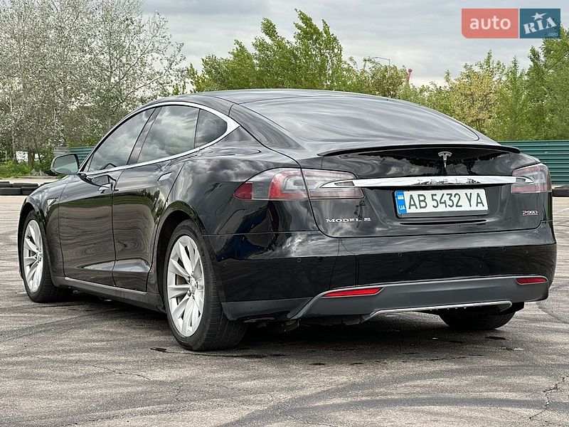 Лифтбек Tesla Model S 2016 в Киеве