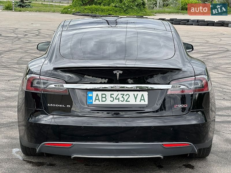 Лифтбек Tesla Model S 2016 в Киеве