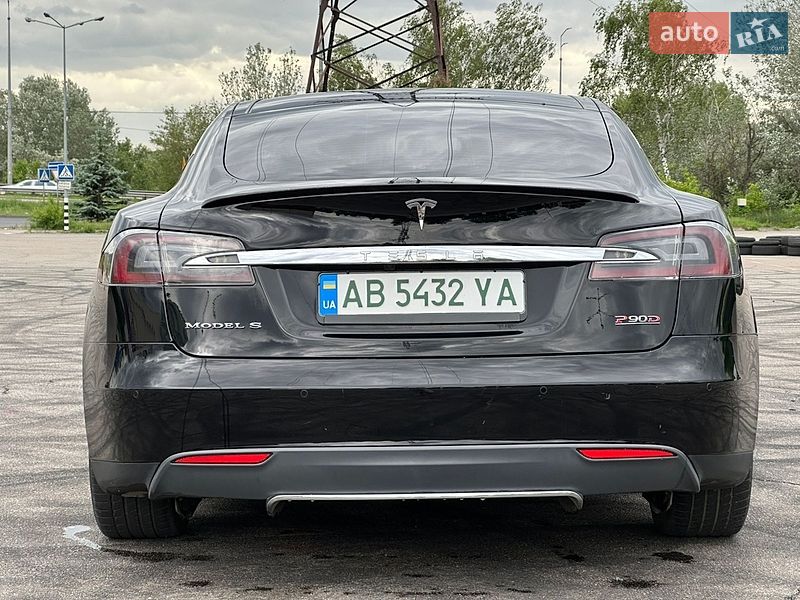 Лифтбек Tesla Model S 2016 в Киеве