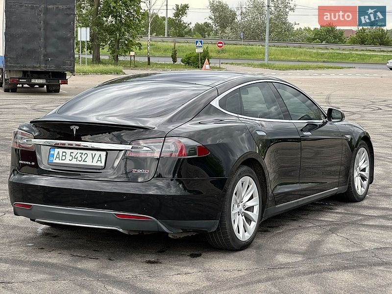 Ліфтбек Tesla Model S 2016 в Києві