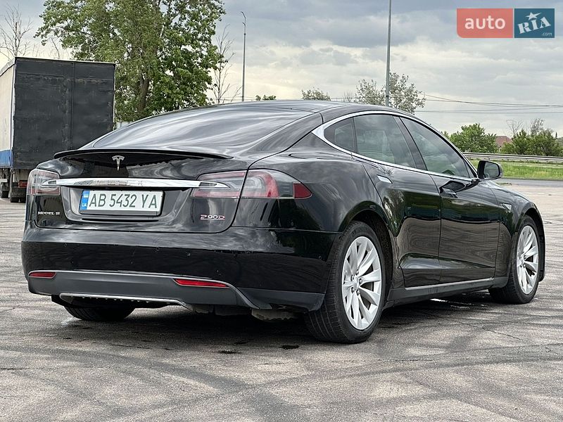 Лифтбек Tesla Model S 2016 в Киеве