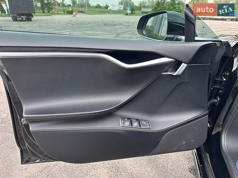 Ліфтбек Tesla Model S 2016 в Києві