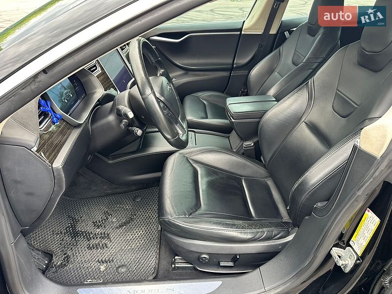 Лифтбек Tesla Model S 2016 в Киеве