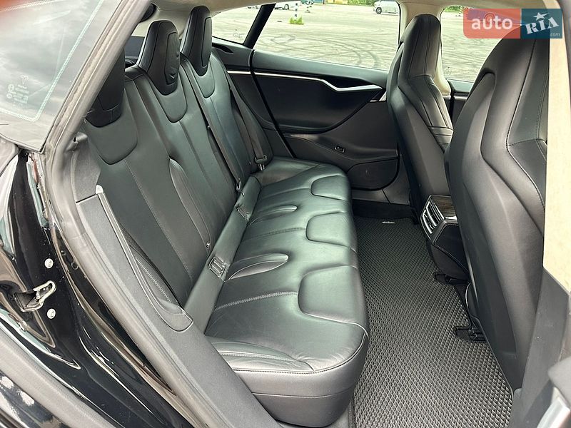 Лифтбек Tesla Model S 2016 в Киеве