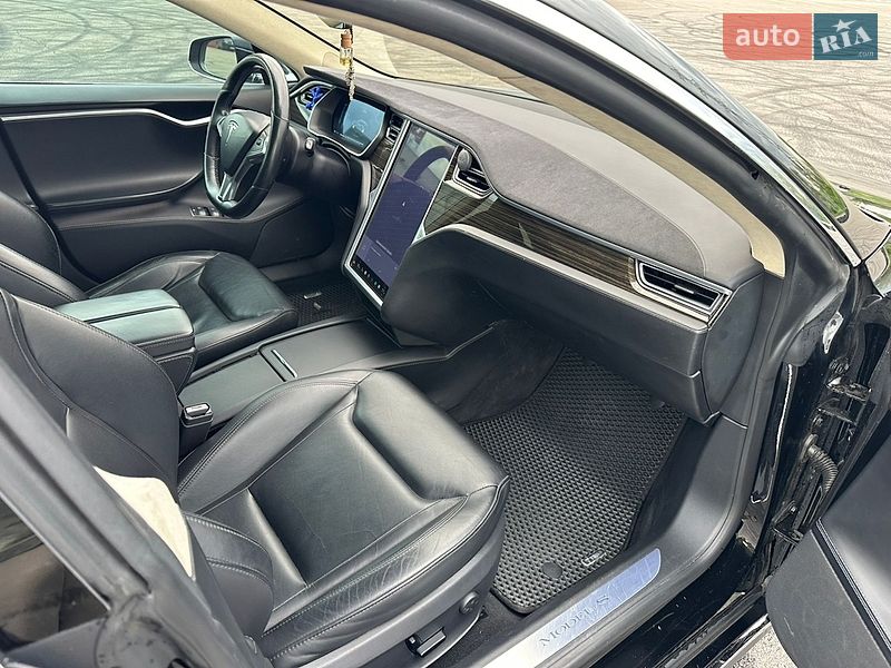 Лифтбек Tesla Model S 2016 в Киеве