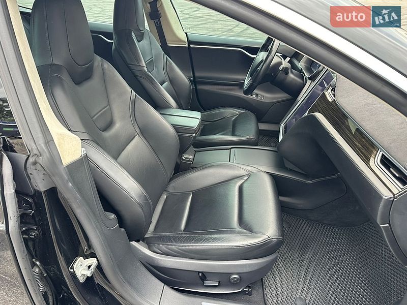 Лифтбек Tesla Model S 2016 в Киеве