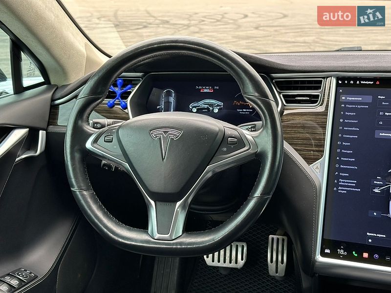 Лифтбек Tesla Model S 2016 в Киеве