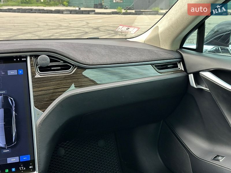 Ліфтбек Tesla Model S 2016 в Києві