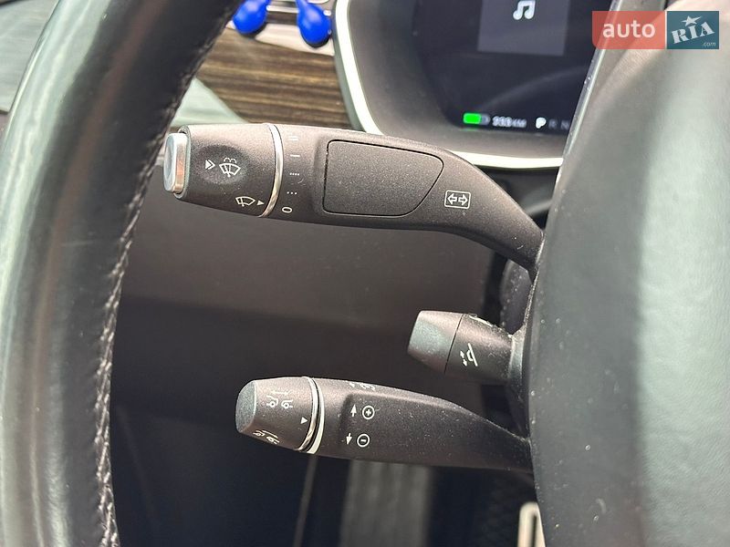 Лифтбек Tesla Model S 2016 в Киеве