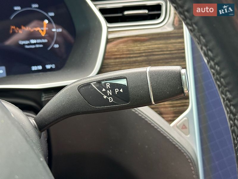 Лифтбек Tesla Model S 2016 в Киеве