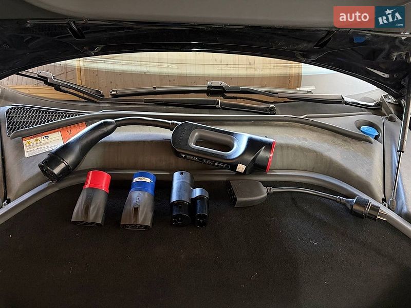 Лифтбек Tesla Model S 2015 в Львове