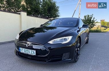 Ліфтбек Tesla Model S 2015 в Львові
