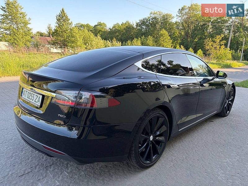 Лифтбек Tesla Model S 2015 в Львове