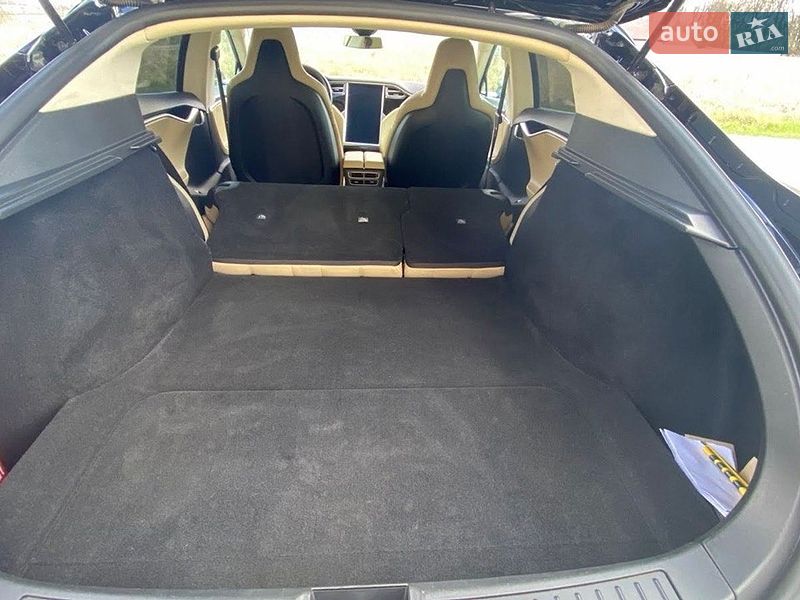 Лифтбек Tesla Model S 2015 в Львове
