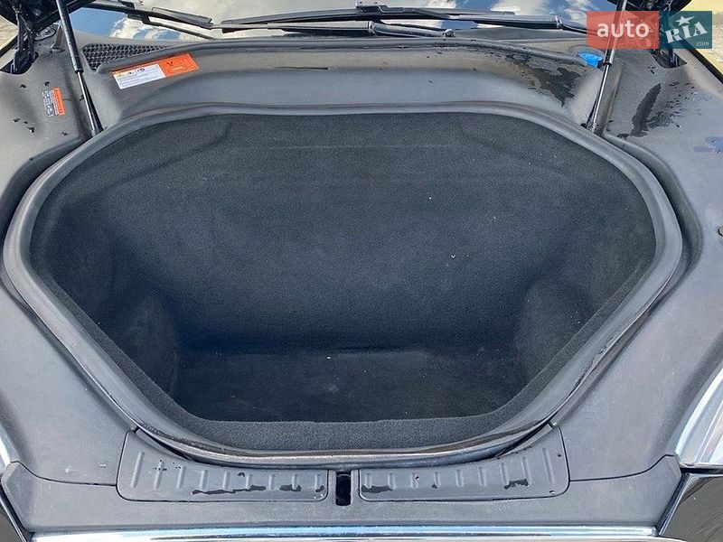 Лифтбек Tesla Model S 2015 в Львове