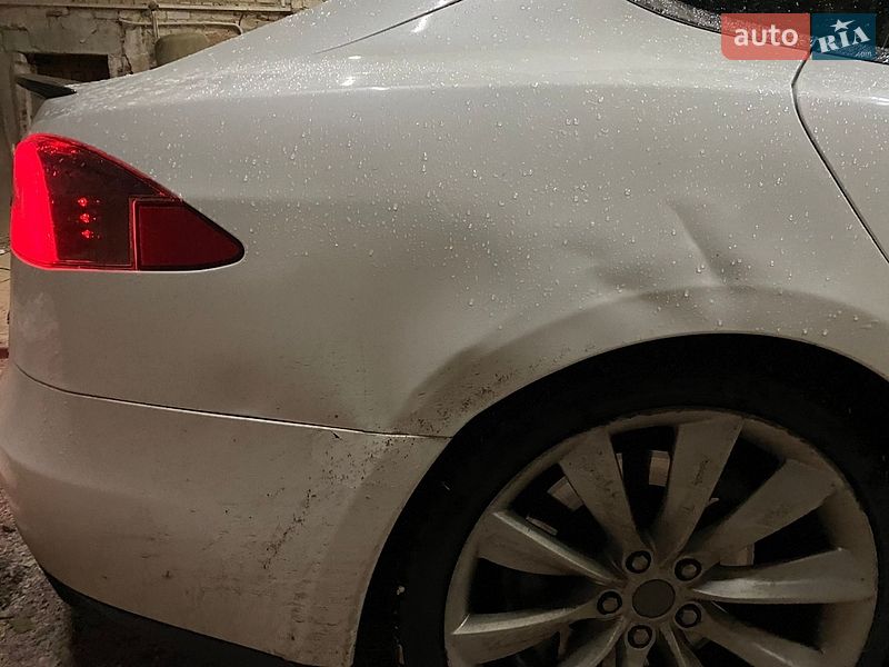 Лифтбек Tesla Model S 2012 в Овруче