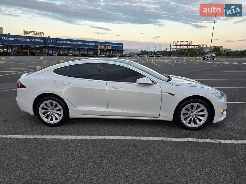 Ліфтбек Tesla Model S 2017 в Києві