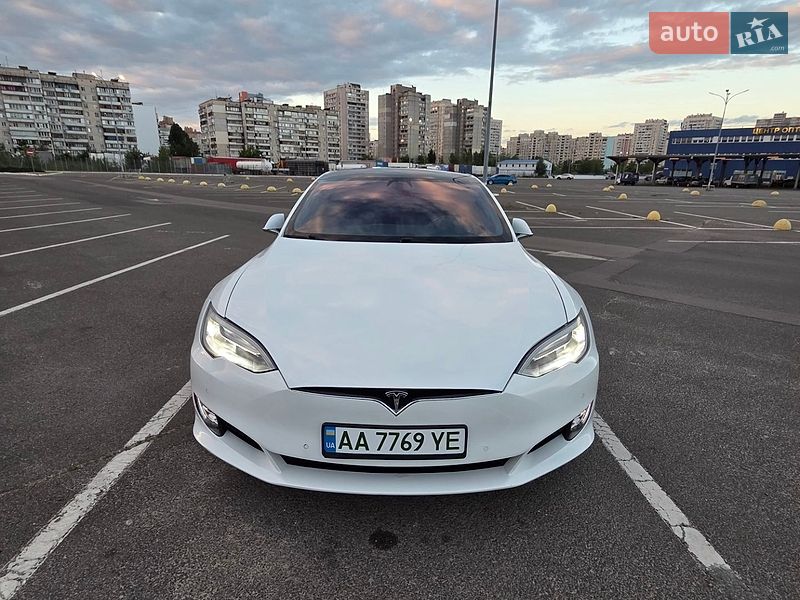 Ліфтбек Tesla Model S 2017 в Києві