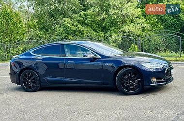 Лифтбек Tesla Model S 2014 в Буче