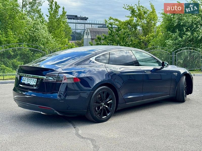 Лифтбек Tesla Model S 2014 в Буче