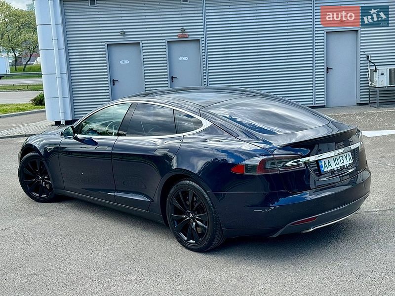 Лифтбек Tesla Model S 2014 в Буче