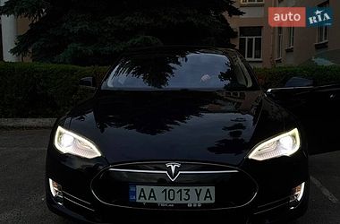 Лифтбек Tesla Model S 2014 в Буче