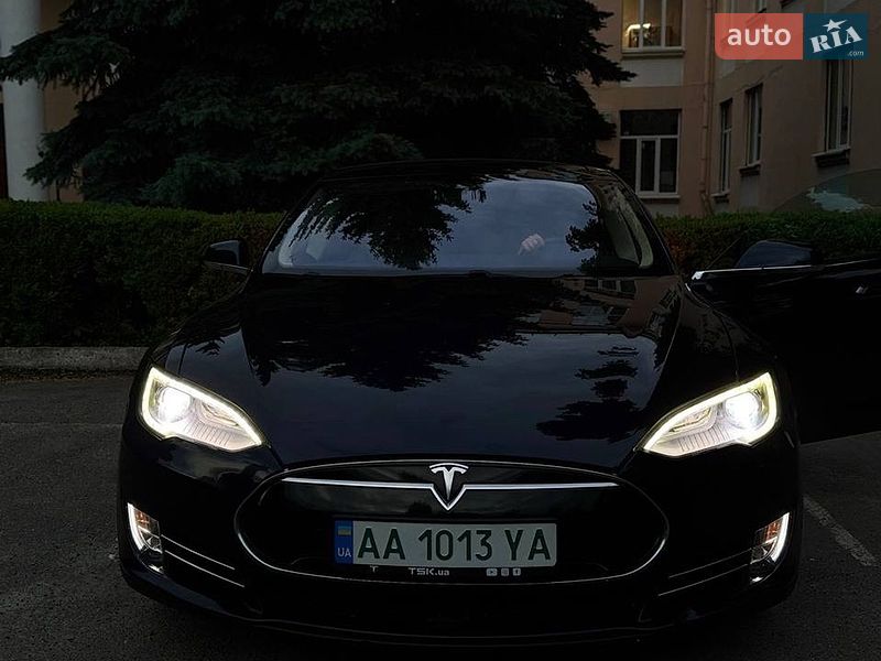 Лифтбек Tesla Model S 2014 в Буче