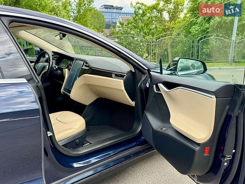 Лифтбек Tesla Model S 2014 в Буче