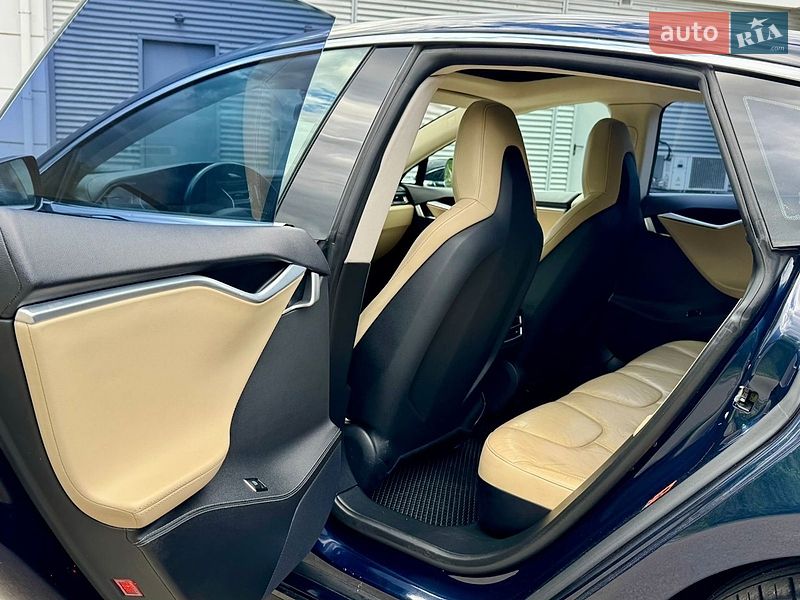 Лифтбек Tesla Model S 2014 в Буче
