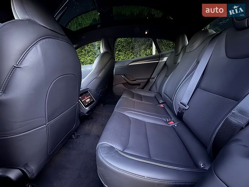 Лифтбек Tesla Model S 2022 в Киеве