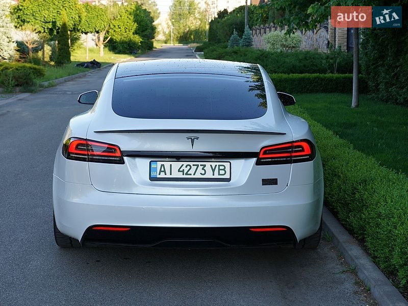 Лифтбек Tesla Model S 2022 в Киеве