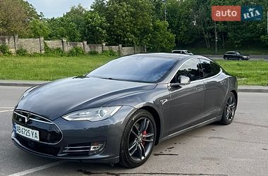 Лифтбек Tesla Model S 2015 в Виннице