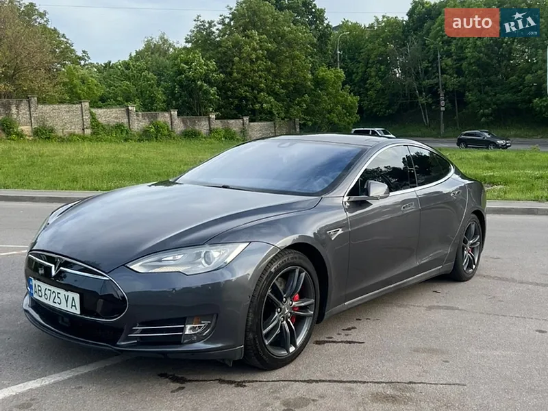 Tesla Model S 2015