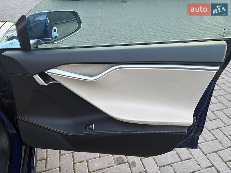 Ліфтбек Tesla Model S 2018 в Рівному