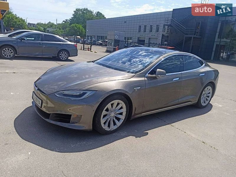 Лифтбек Tesla Model S 2016 в Харькове