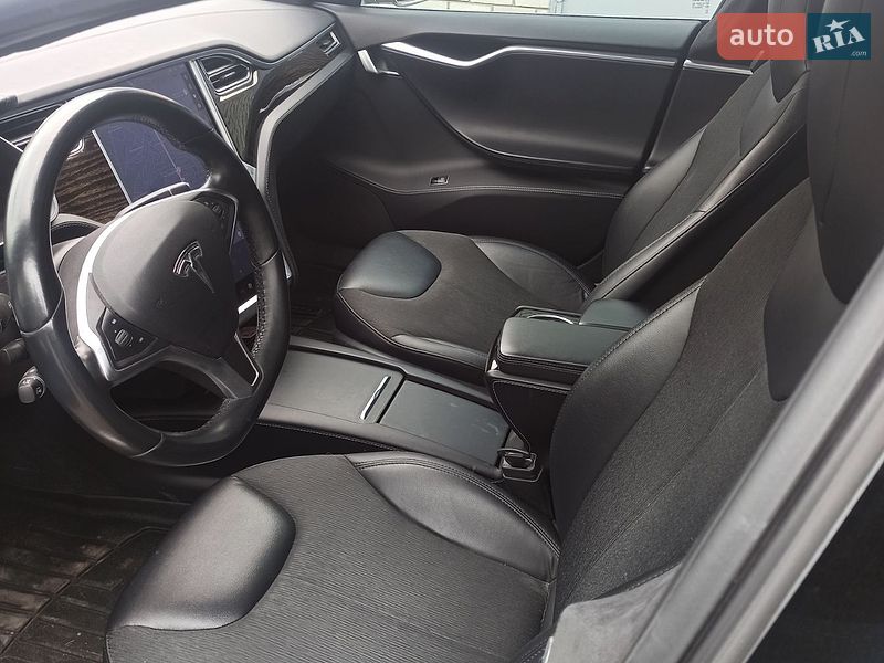 Лифтбек Tesla Model S 2016 в Харькове