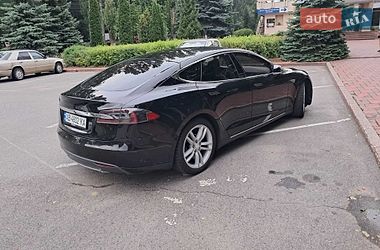 Ліфтбек Tesla Model S 2015 в Вінниці