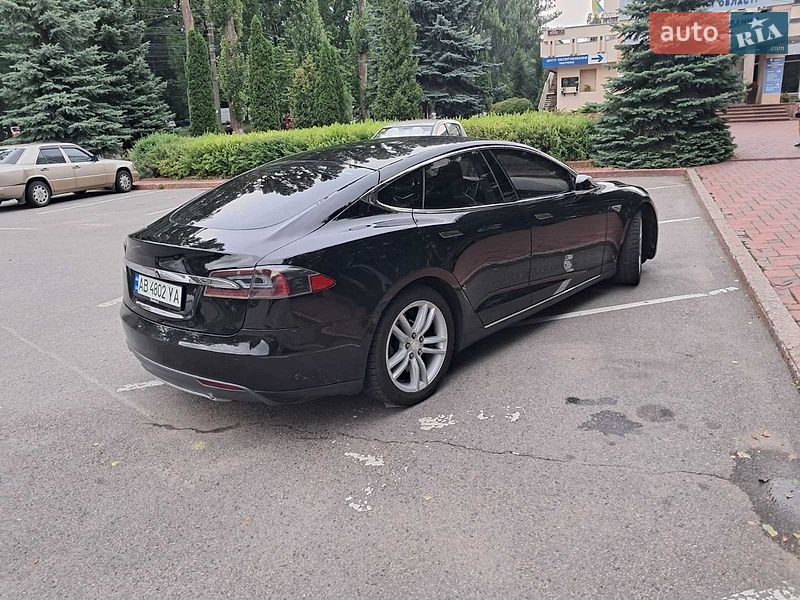 Ліфтбек Tesla Model S 2015 в Вінниці