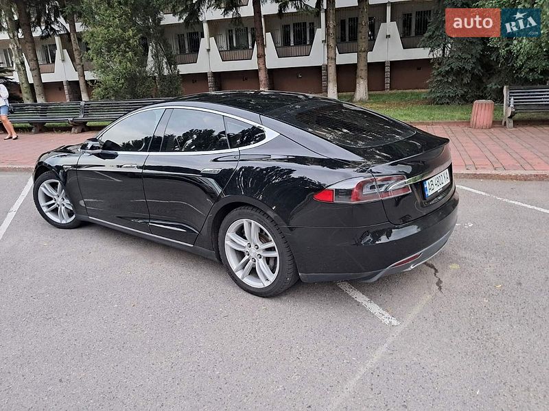 Ліфтбек Tesla Model S 2015 в Вінниці