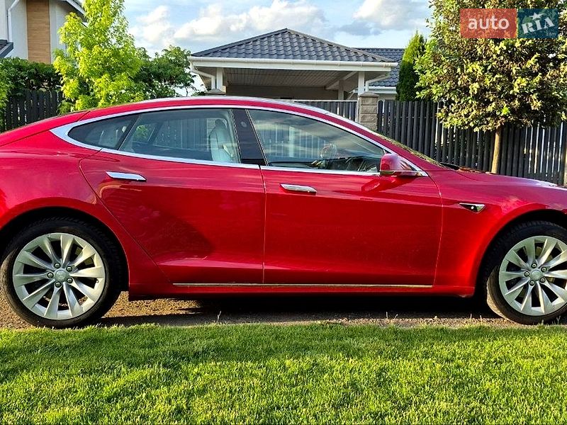 Ліфтбек Tesla Model S 2017 в Києві