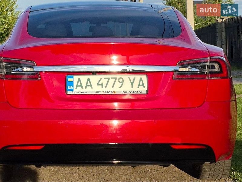 Ліфтбек Tesla Model S 2017 в Києві