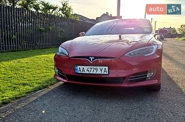 Ліфтбек Tesla Model S 2017 в Києві