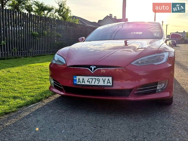 Ліфтбек Tesla Model S 2017 в Києві