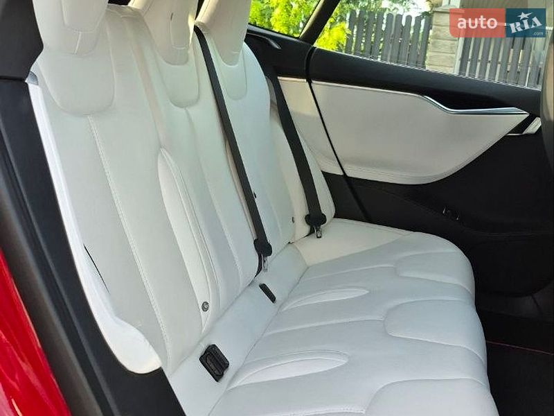 Ліфтбек Tesla Model S 2017 в Києві