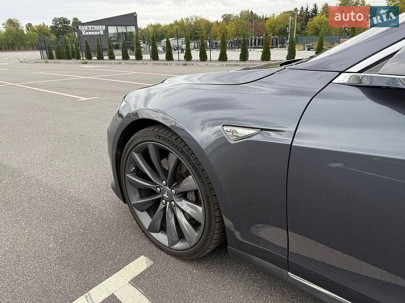 Ліфтбек Tesla Model S 2015 в Вінниці