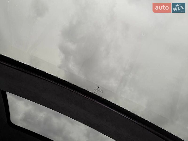 Ліфтбек Tesla Model S 2015 в Вінниці